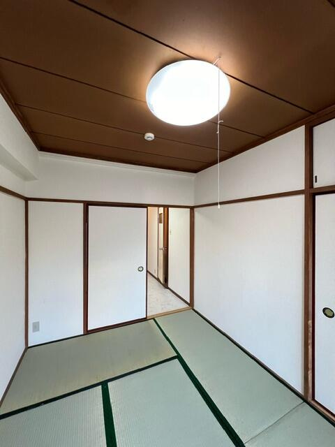 ニューシャトレーマンションの和室