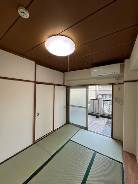 ニューシャトレーマンションの和室