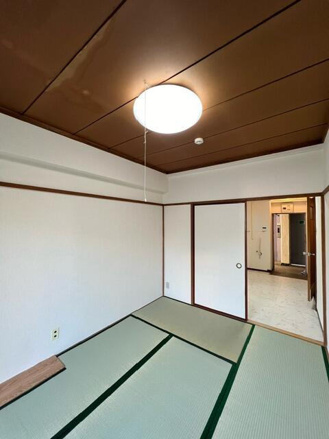 ニューシャトレーマンションの和室