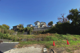 【土地図】 | ワンフロアで生活ができる人気の平屋や広いお庭も確保できる売地
□建築可能部分約98坪とゆとりある広さがあります。