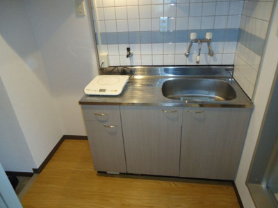 【キッチン】 | アリビオ百年橋通り | 別号室の写真になります。現況優先。