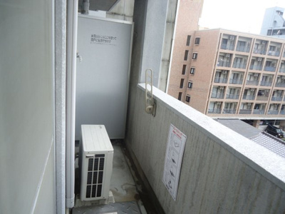 【バルコニー】 | アリビオ百年橋通り | 別号室の写真になります。現況優先。