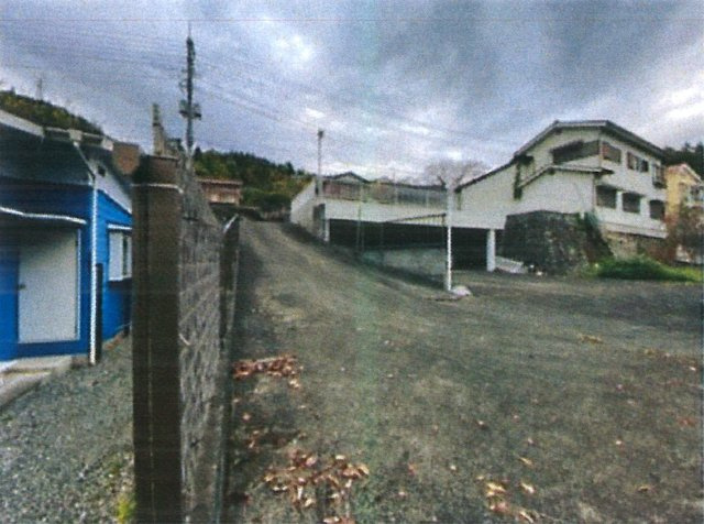 あきる野市横沢　売地の前面道路含む現地写真