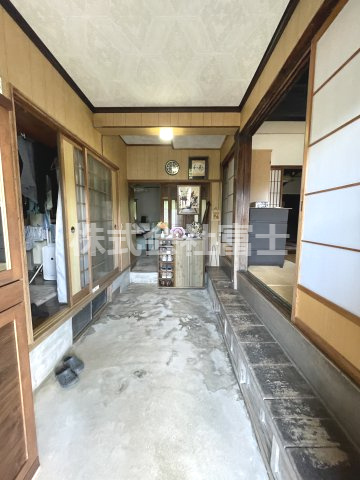 七山池原貸家の玄関