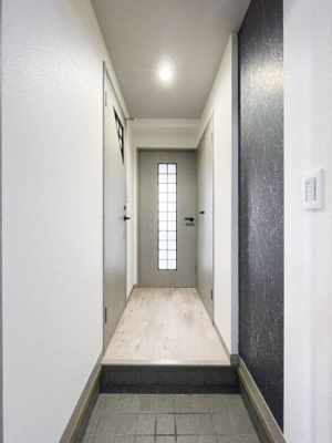 【玄関】 | エステートモア高宮レーブ | 別号室の写真になります。現況優先。