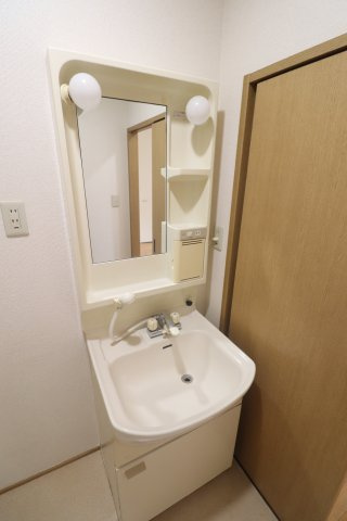 パーシモンⅠの洗面所|※別号室の参考写真です