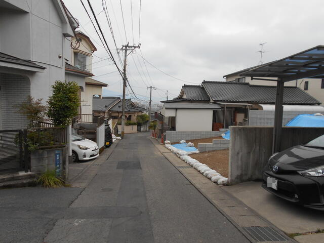 【前面道路含む現地写真】