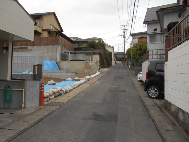 【前面道路含む現地写真】
