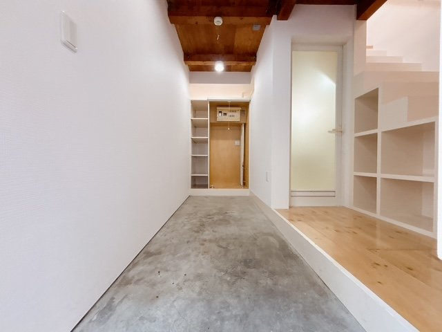 【玄関】 | バイカーズアパートメント