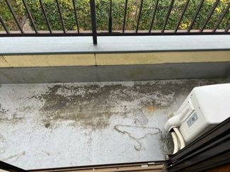 【バルコニー】 | 五個荘日吉町貸家 | 暖かな日差しのふりそそぐバルコニー