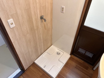 【バルコニー】 | 五個荘日吉町貸家 | 暖かな日差しのふりそそぐバルコニー