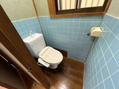 【トイレ】 | 五個荘日吉町貸家 | 落ち着いた色調のトイレです