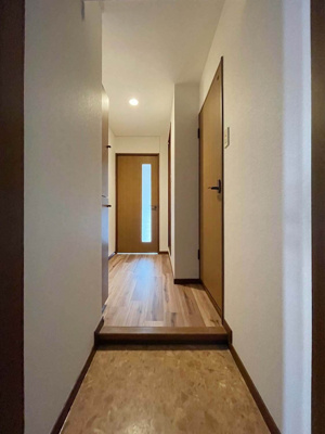 【玄関】 | アヴェニール山荘通り | 別号室の写真になります。現況優先。