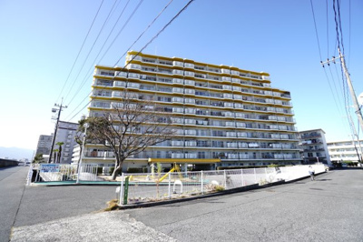 【外観】 | 【上質リノベ】五日市シーサイドハイツ | 【資料には掲載していない情報】
物件の陽当りや通風・仕様設備やお部屋の大きさの比較、
近隣・周辺環境や街並みなど、資料には掲載していない情報が
現地にはたくさんあります。是非ご確認ください。