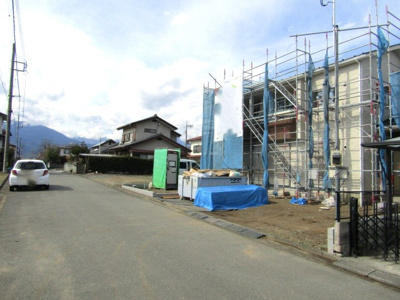 【前面道路含む現地写真】 | ブルーミングガーデン中央市山之神　1号棟 | 前面道路含む現地写真です