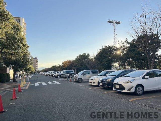 のむら貝塚ガーデンシティ 5番館の駐車場