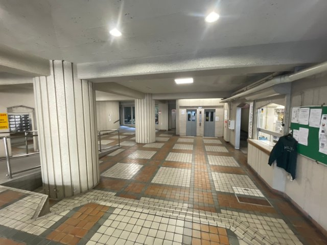 シャトー幸福のエントランス|清掃の行き届いたロビー