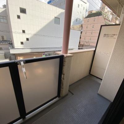 【バルコニー】 | アーバンクルーザー高砂 | 別号室の写真になります。現況優先。