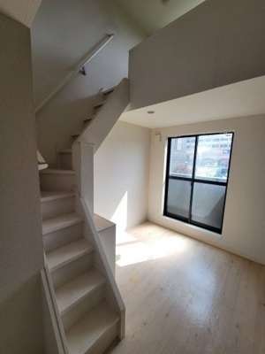 【居間・リビング】 | ガレット空港前 | 別号室の写真になります。現況優先。