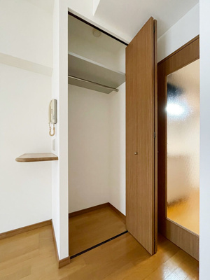 【収納】 | エンクレスト天神南 | 別号室の写真になります。現況優先。