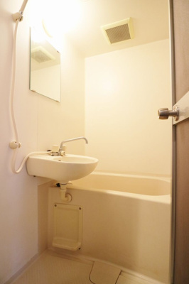 【浴室】 | ホルトハイム春日 | 別号室の写真になります。現況優先。