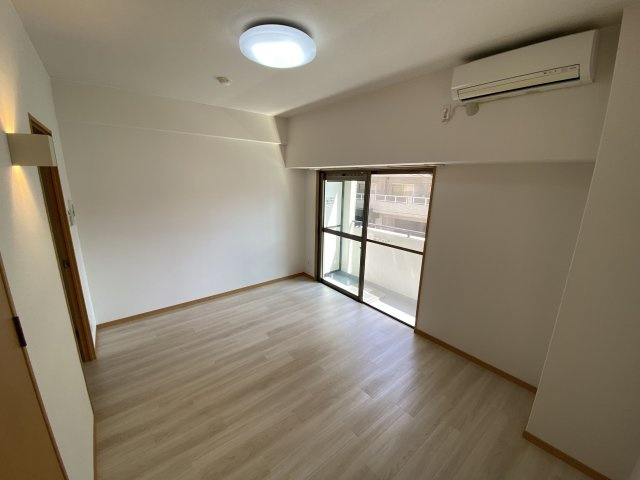【居間・リビング】 | J FLAT | 別号室の写真になります。現況優先。