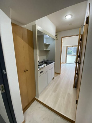 【玄関】 | J FLAT | 別号室の写真になります。現況優先。