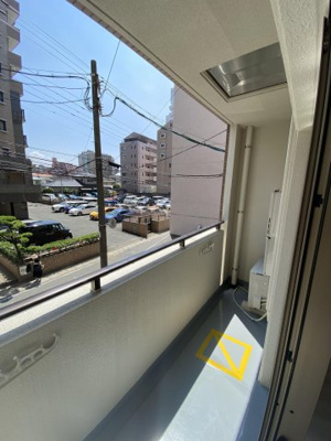 【バルコニー】 | J FLAT | 別号室の写真になります。現況優先。