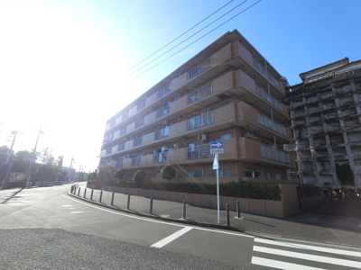 【外観】 | ダイアパレス三渓園第2 | 総戸数45戸、1984年3月築、管理人は日勤勤務につき管理体制良好です♪