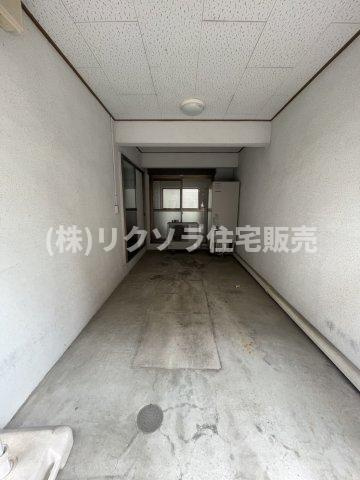 点野5丁目　中古一戸建ての駐車場|ビルトインガレージ
■物件内覧・資金計画相談・住宅ローン相談、リフォーム相談、お問合せ受付中■
※当日・翌日のご内覧、ご相談はお電話でのお問合せがスムーズです！