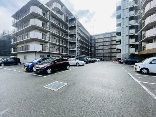 ネオコーポ太秦の駐車場