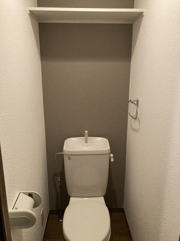 【トイレ】 | ベルエキップ大橋南Ⅰ | 別号室の写真になります。現況優先。