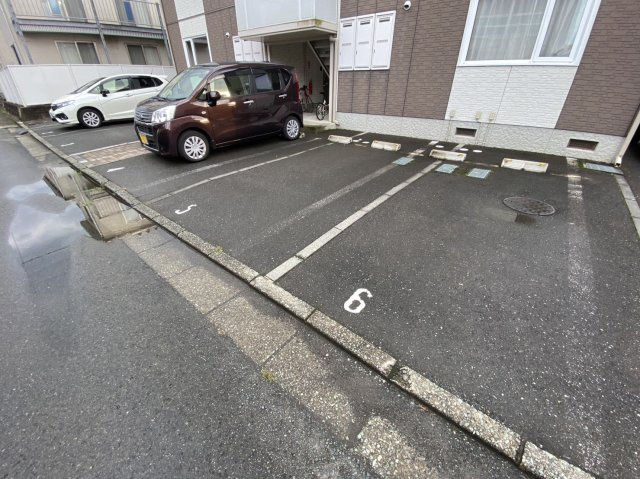アルブルの駐車場