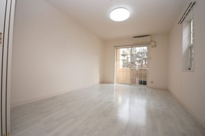 【居間・リビング】 | RUHEN　HEIM（ルーエンハイム） | 別号室の写真になります。現況優先。