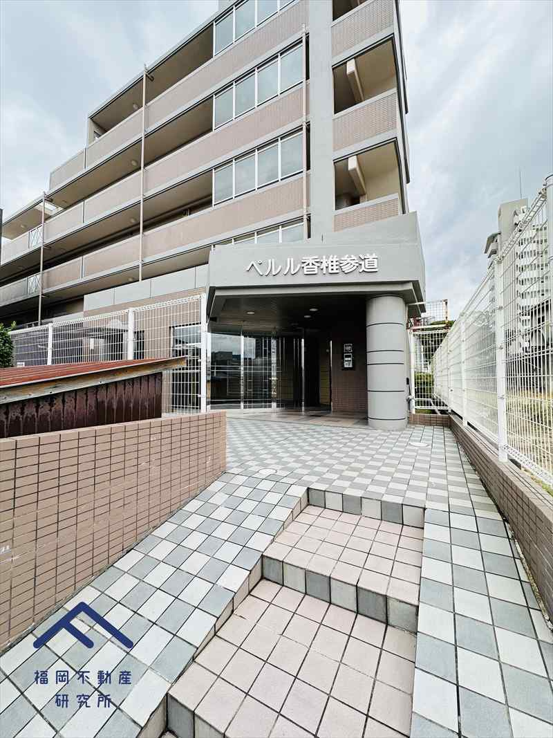 ペルル香椎参道の外観