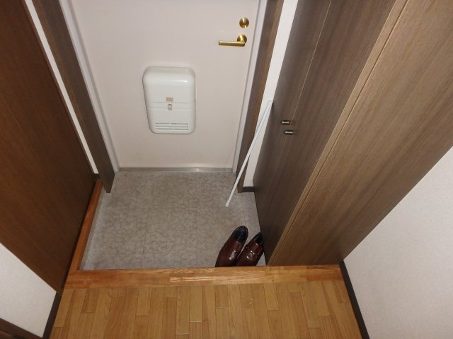 ドミール元住吉の玄関