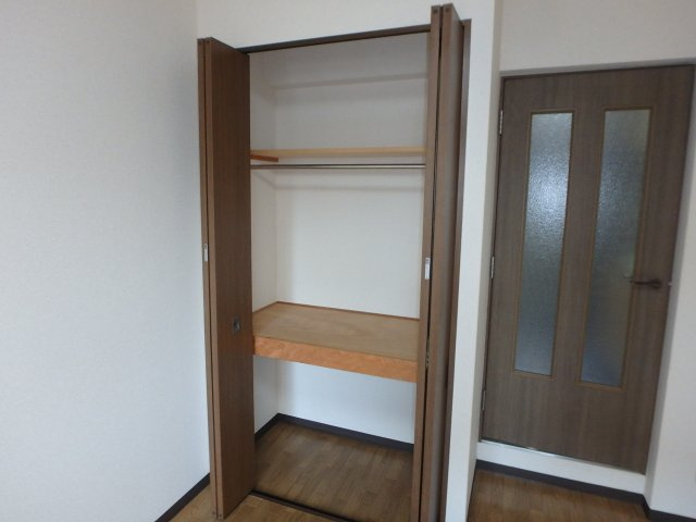 ドミール元住吉の収納