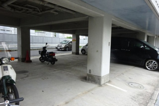 【駐車場】