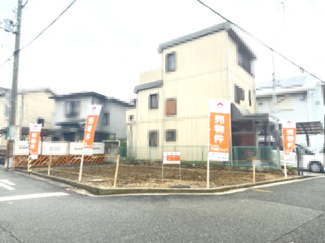 【前面道路含む現地写真】 | 風通しが良く開放感のある角地です。