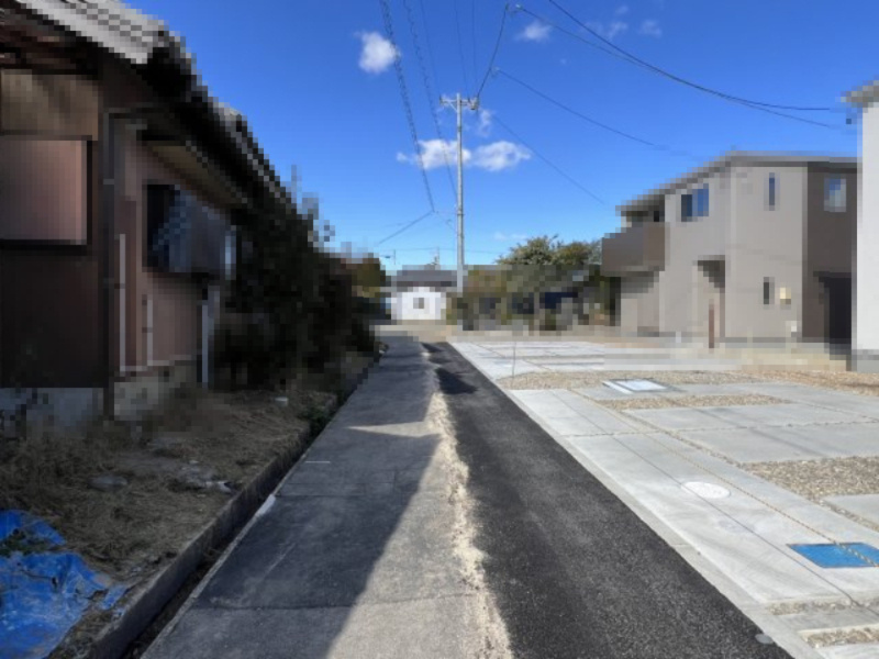 高浜市向山町5期新築戸建　1号棟の前面道路含む現地写真|高浜市向山町5期新築戸建前面道路写真です。南西側公道約3.5ｍに接道