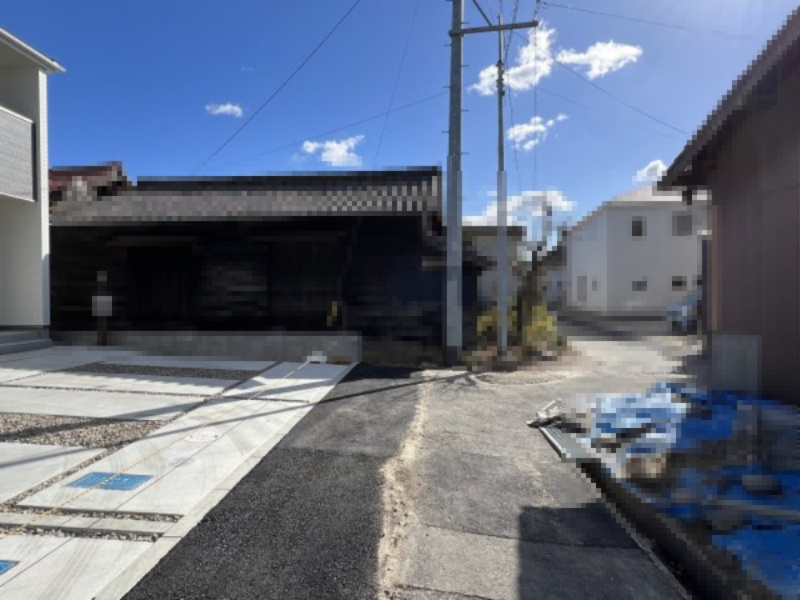 高浜市向山町5期新築戸建　1号棟の前面道路含む現地写真|高浜市向山町5期新築戸建前面道路写真です。南西側公道約3.5ｍに接道