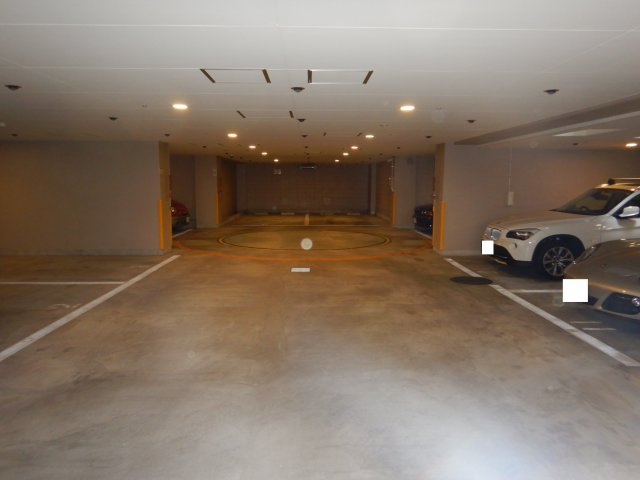 ライオンズガーデン四谷津の守坂の駐車場