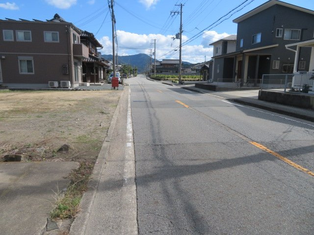 北山村上さん土地の前面道路含む現地写真|内装も気になるポイント
