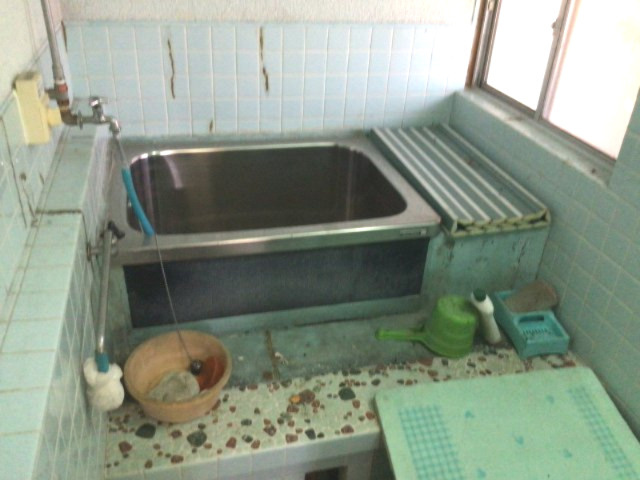 畑内古民家の浴室|落ち着いた空間のお風呂です