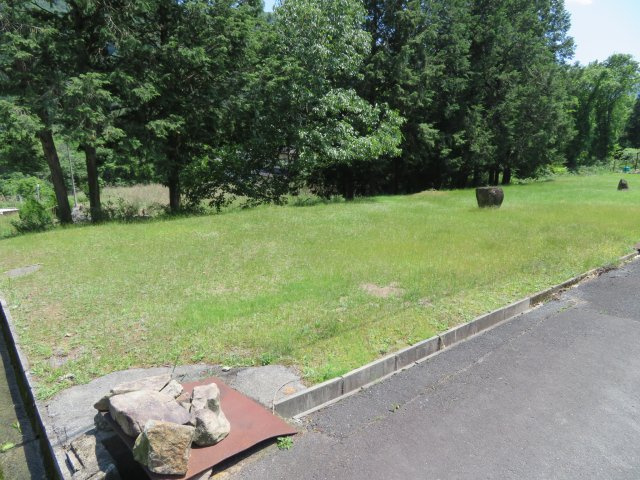 玉巻田保隆司さん土地の前面道路含む現地写真