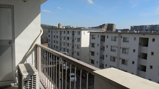 垂水上高丸住宅B棟のバルコニー|バルコニー付きです