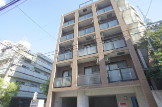 住宅街に立地する暮らしやすい住環境です。