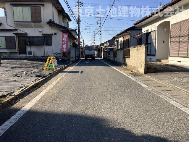 高崎市上中居町　売地の前面道路含む現地写真