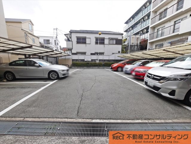 六甲篠原パークマンションの駐車場