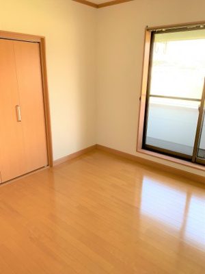 【洋室】 | シャトーコスモスⅡ | 個人の部屋や寝室として使える洋室です。同等タイプです。